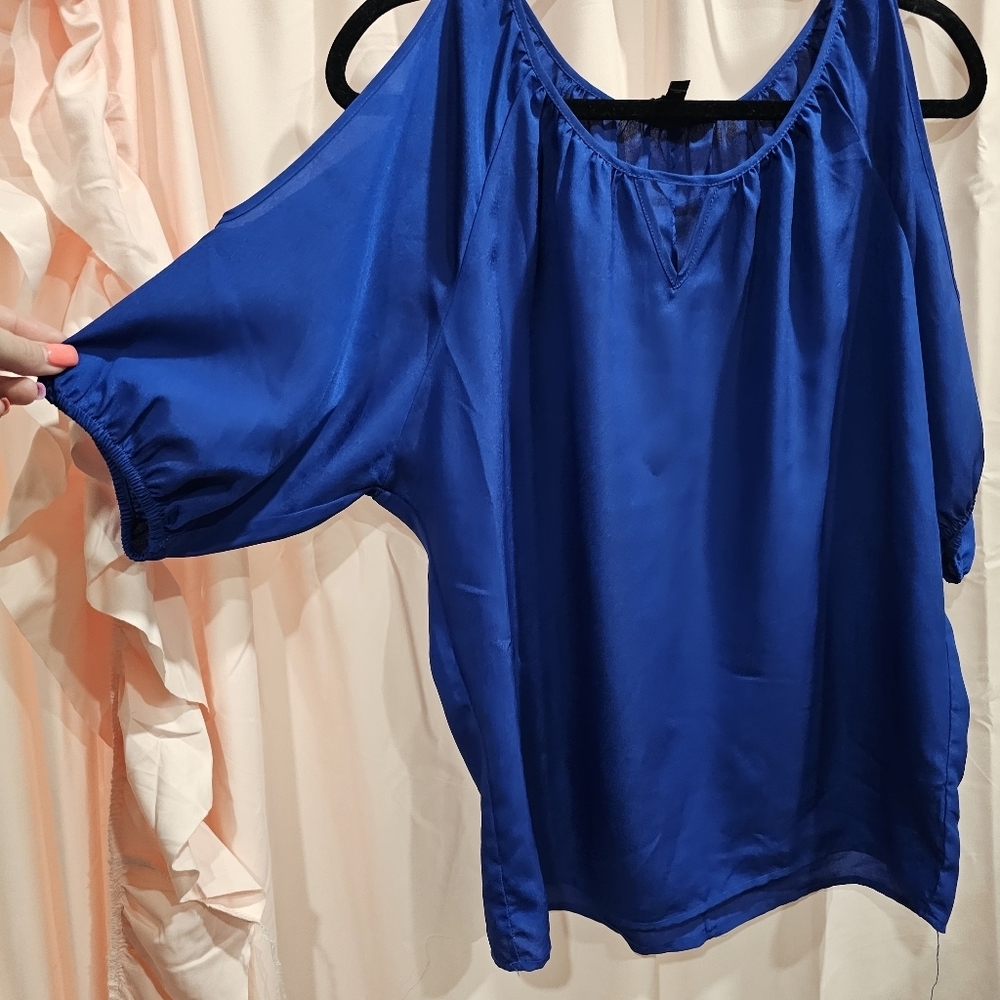 EXPRESS top | cold shoulder
